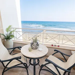 https://quattro-sea-view-beachfront-ap-4.protaras-cy-hotels.com